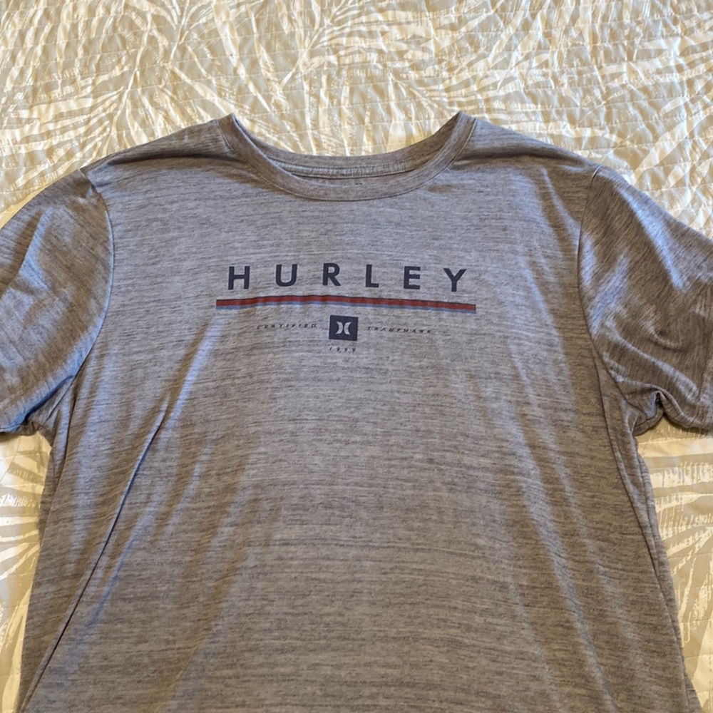 Hurley L shirt
